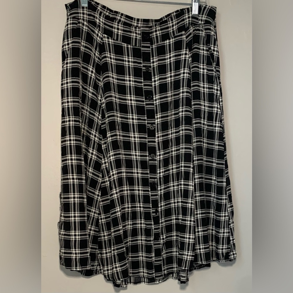 Torrid black and white plaid midi skirt